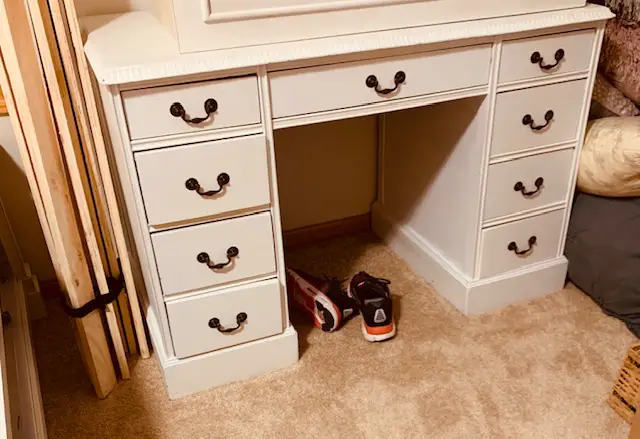 Desk/Makeup Table from Facebook Marketplace - How to Redecorate your Home on a Budget 