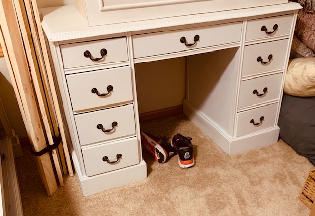 Desk/Makeup Table from Facebook Marketplace - Home Refresh