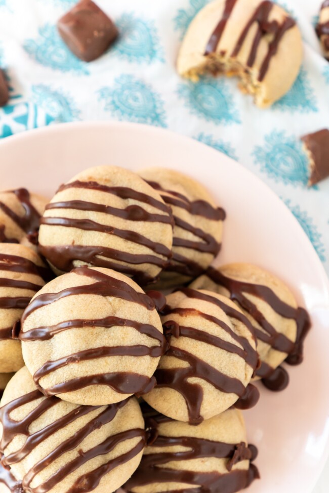 Snickers Stuffed Cookies