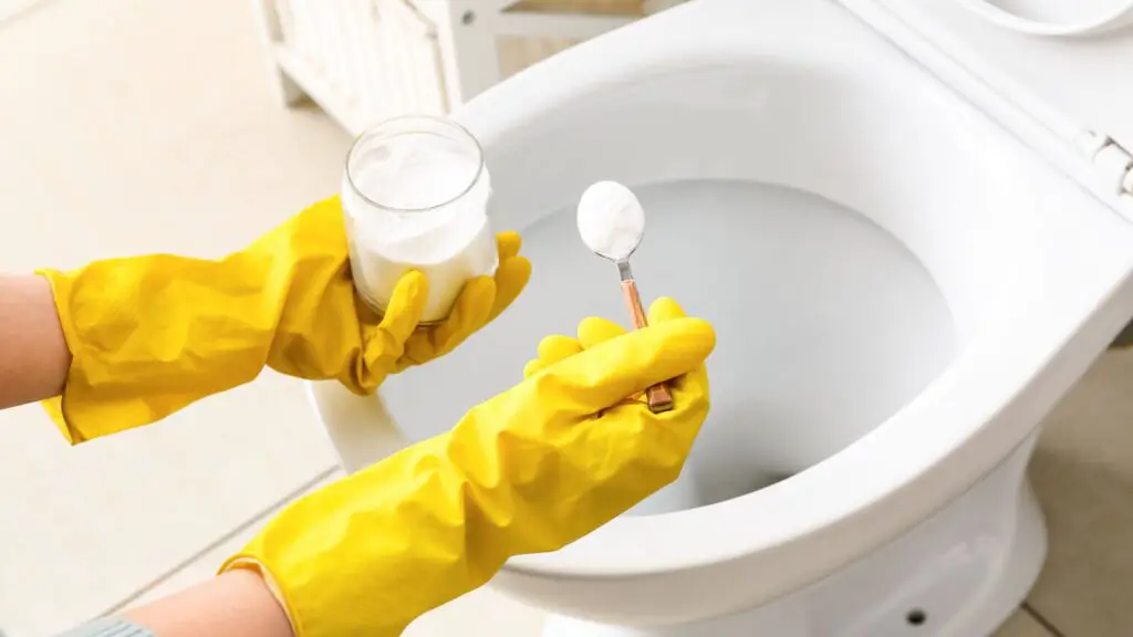how to get rid of toilet ring - use baking soda. 